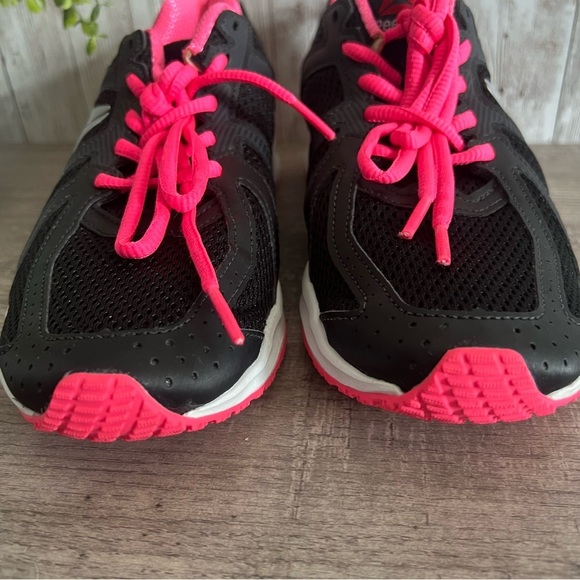 Reebok Women's Black and Pink Running Shoes 7 - Picture 5 of 9